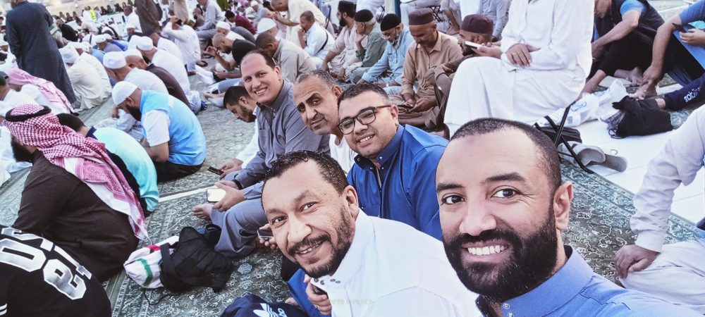 معتمرين داخل المسجد الحرام